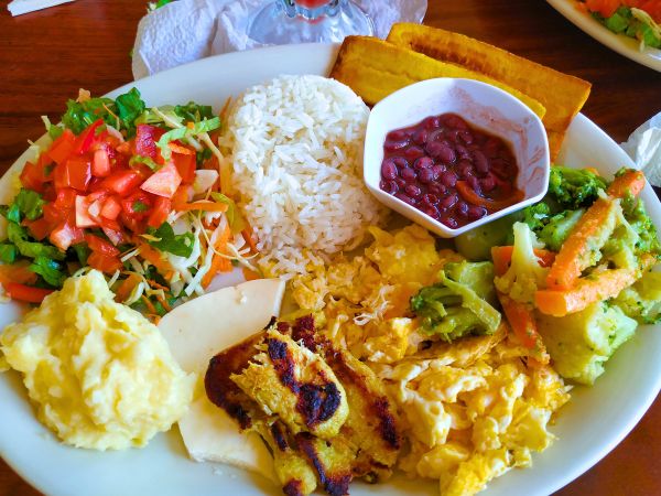 Sampling Traditional Dishes Across Costa Rica