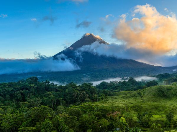 The Ultimate Adventure to Arenal and Poás in Costa Rica